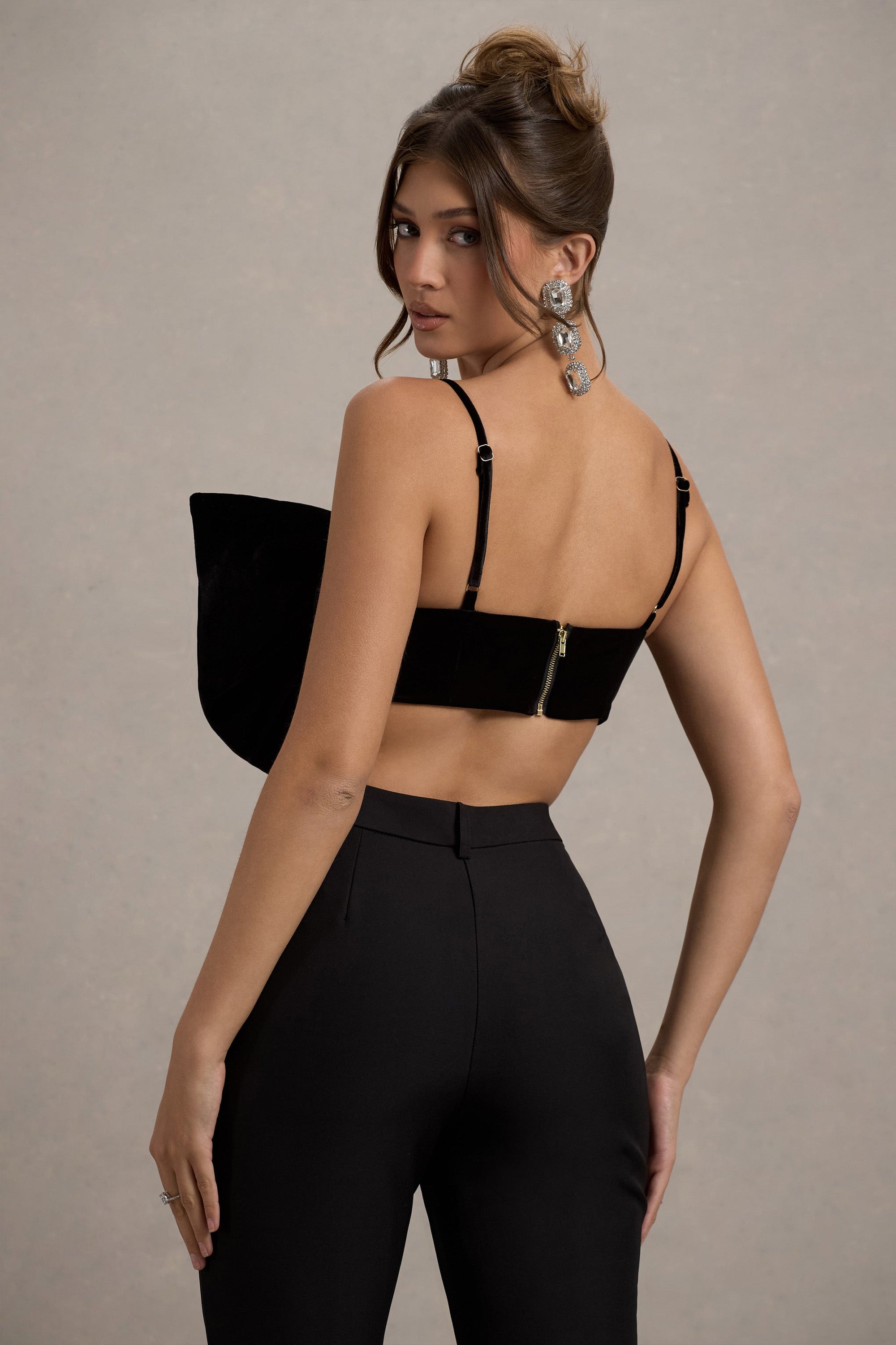 Adya | Crop top à bretelles et nœud en velours noir