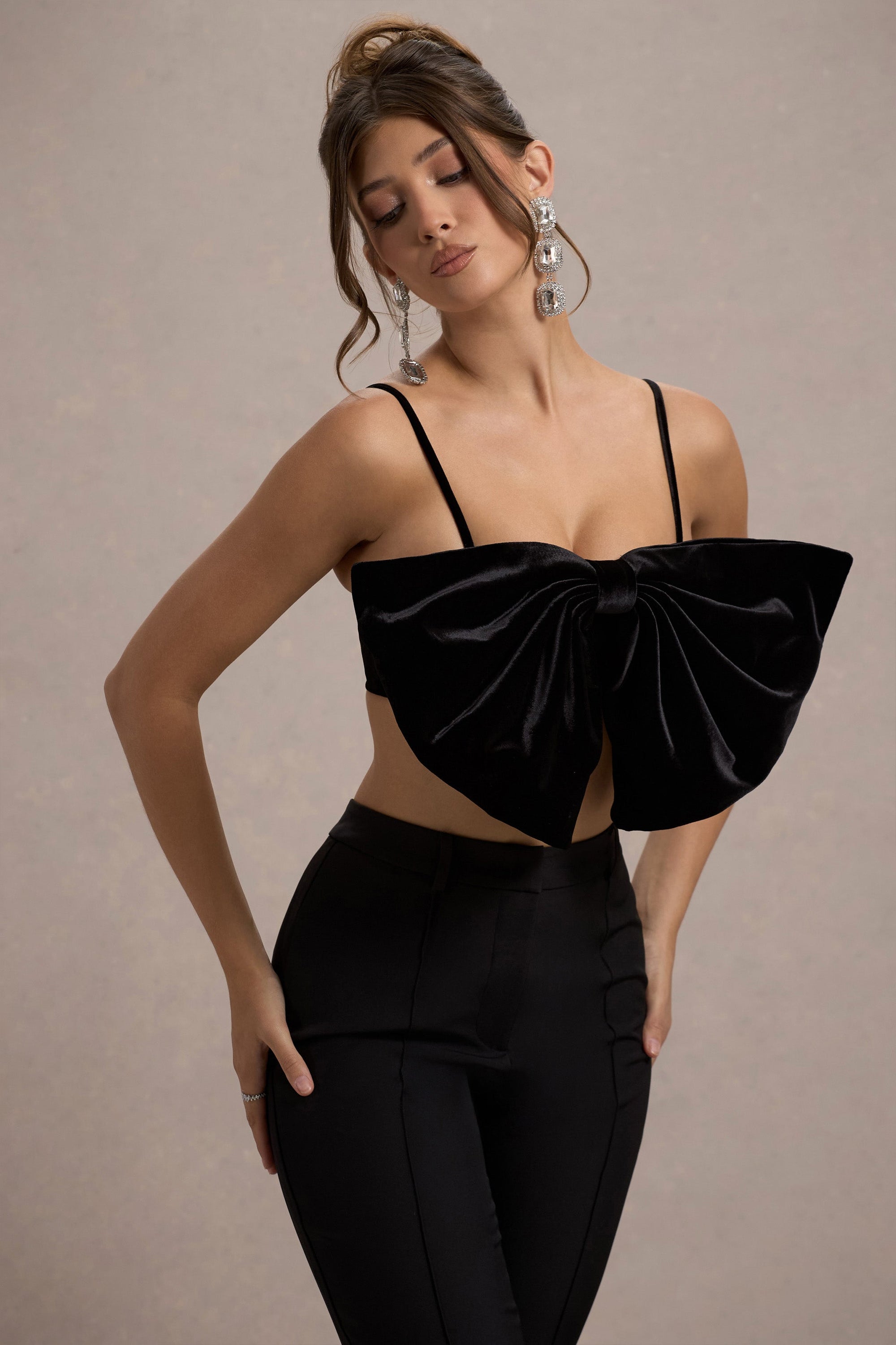 Adya | Crop top à bretelles et nœud en velours noir