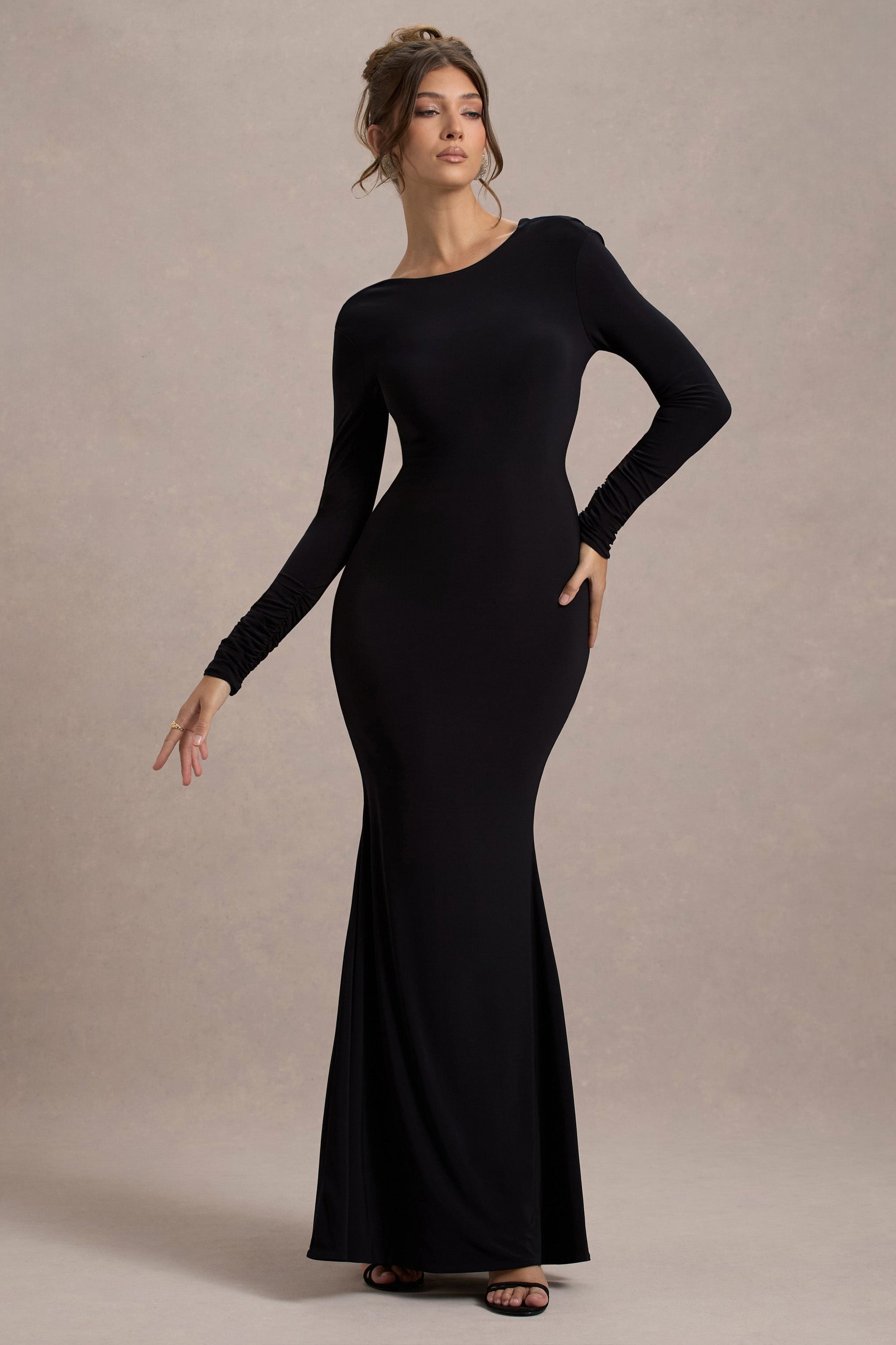 Rosalee | Robe longue noire à manches longues dos bénitier fente et nœuds
