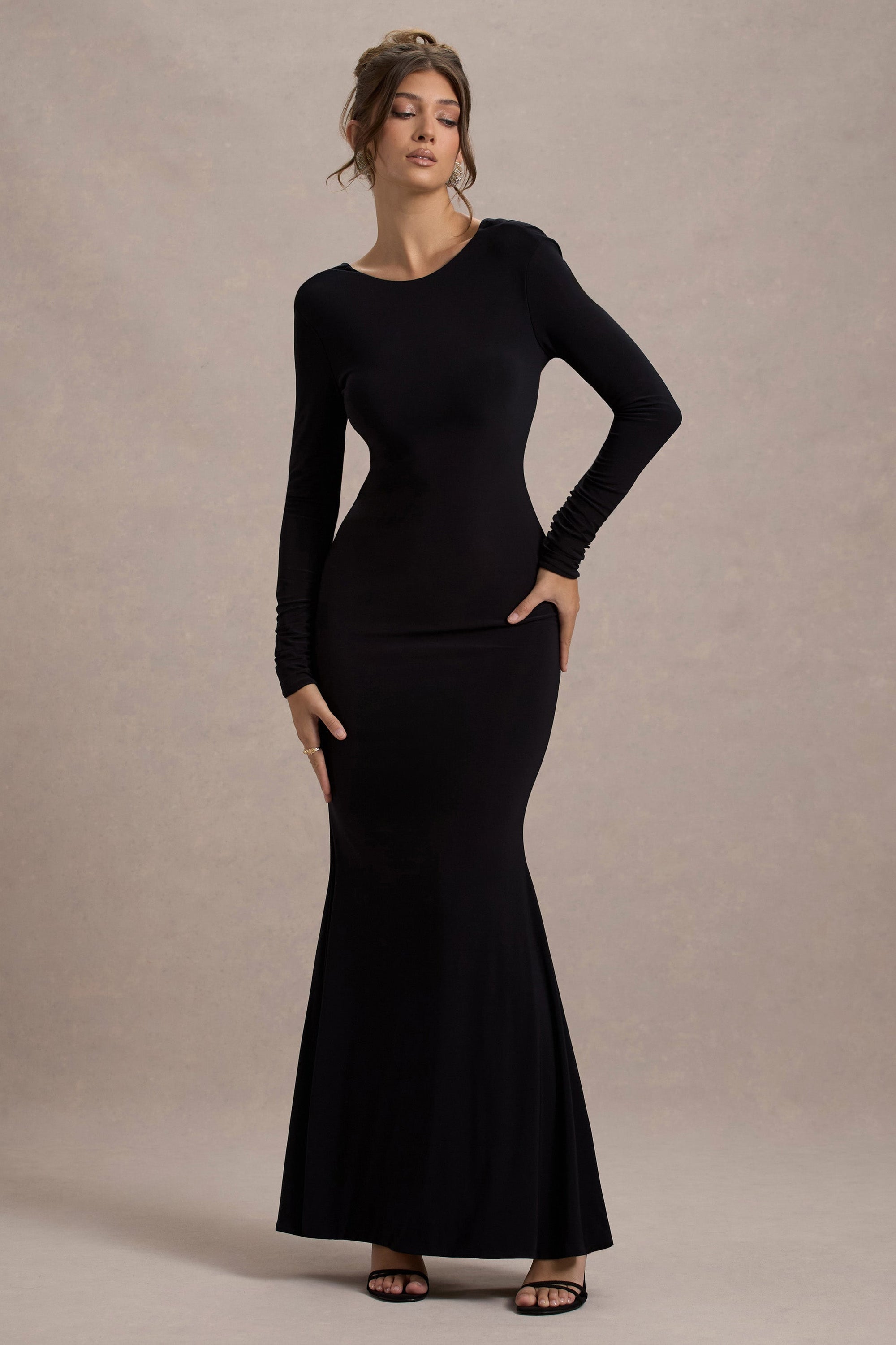 Rosalee | Robe longue noire à manches longues dos bénitier fente et nœuds