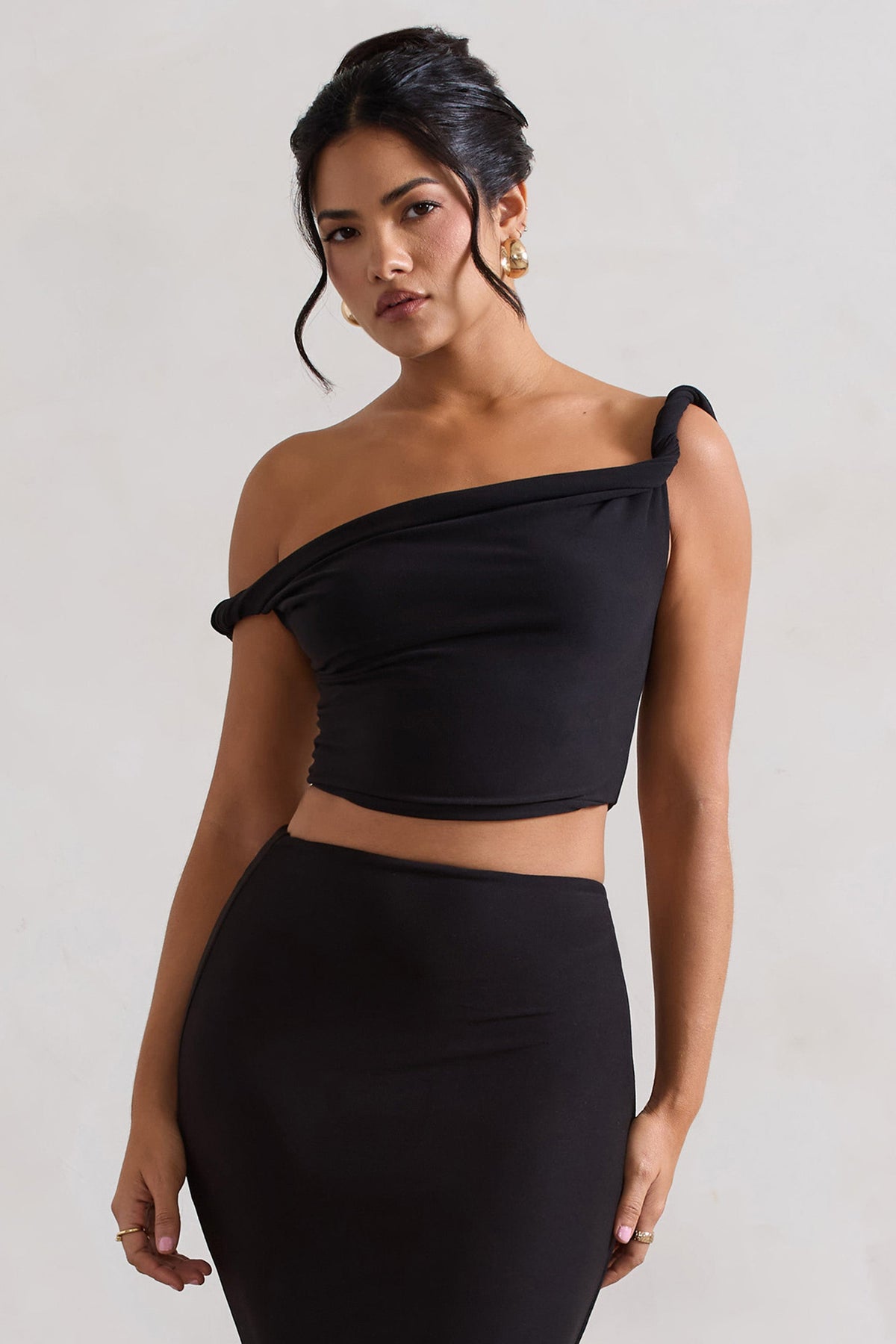 Sami | Crop top noir torsadé décolleté asymétrique torsadé