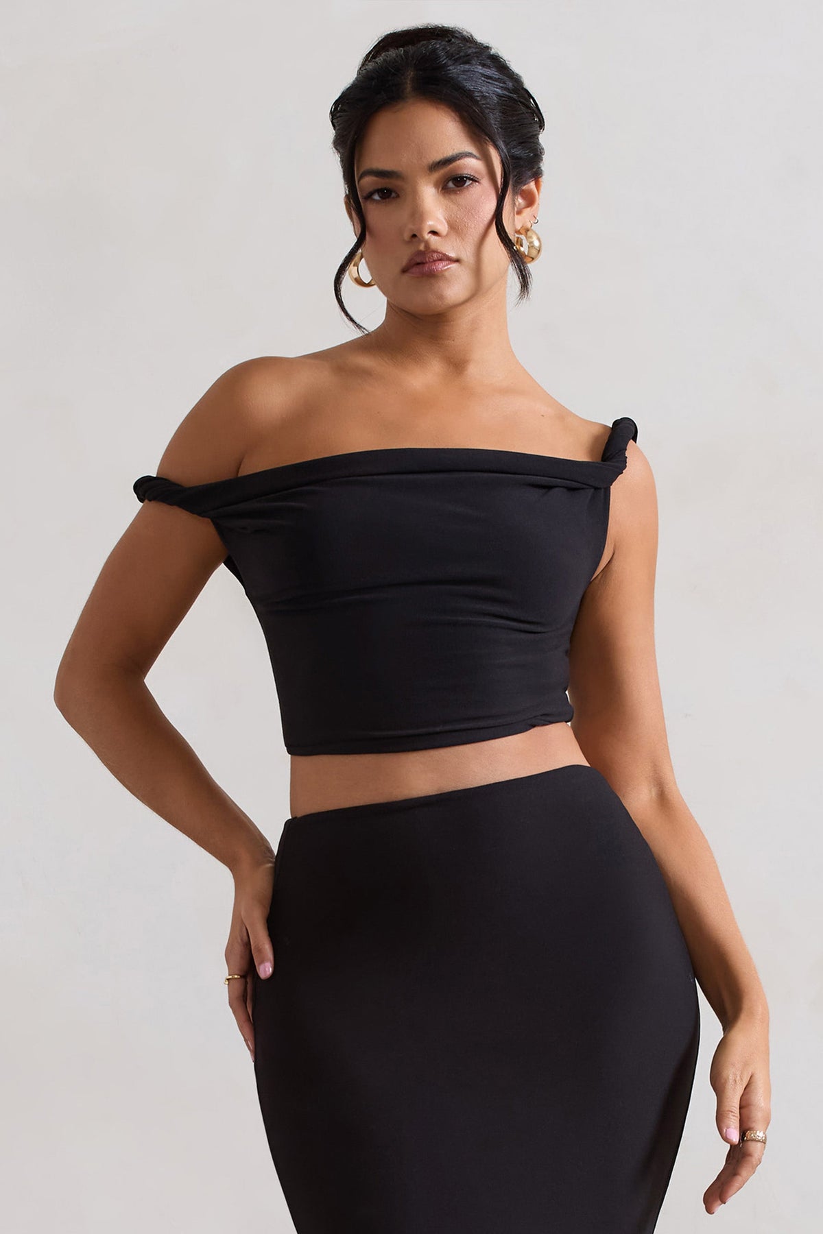 Sami | Crop top noir torsadé décolleté asymétrique torsadé