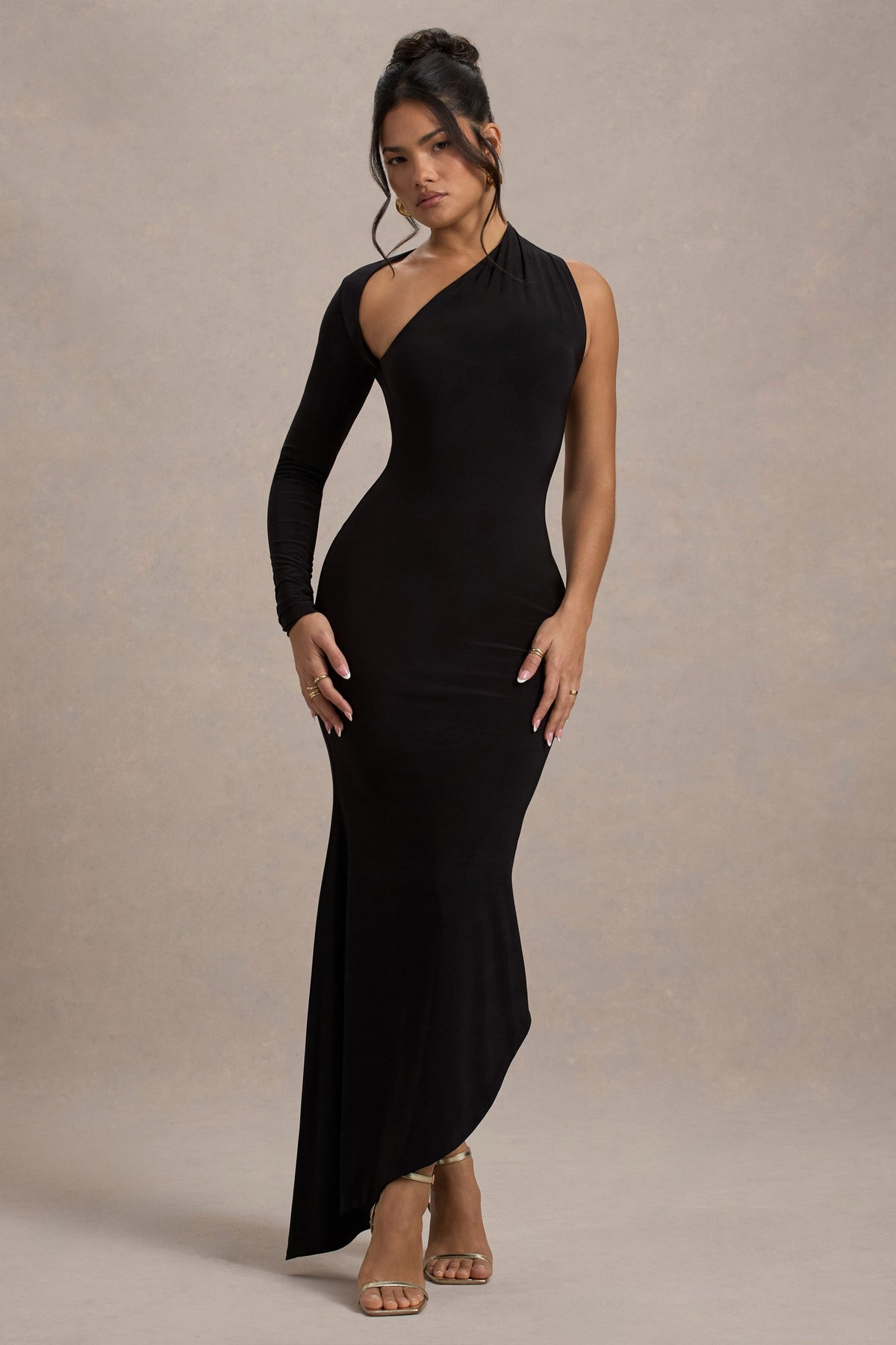 Orsa | Robe longue noire asymétrique à une manche