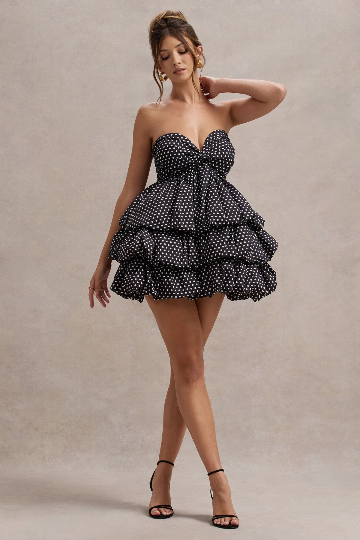 Pepper | Mini-robe noire à pois sans bretelles avec volants