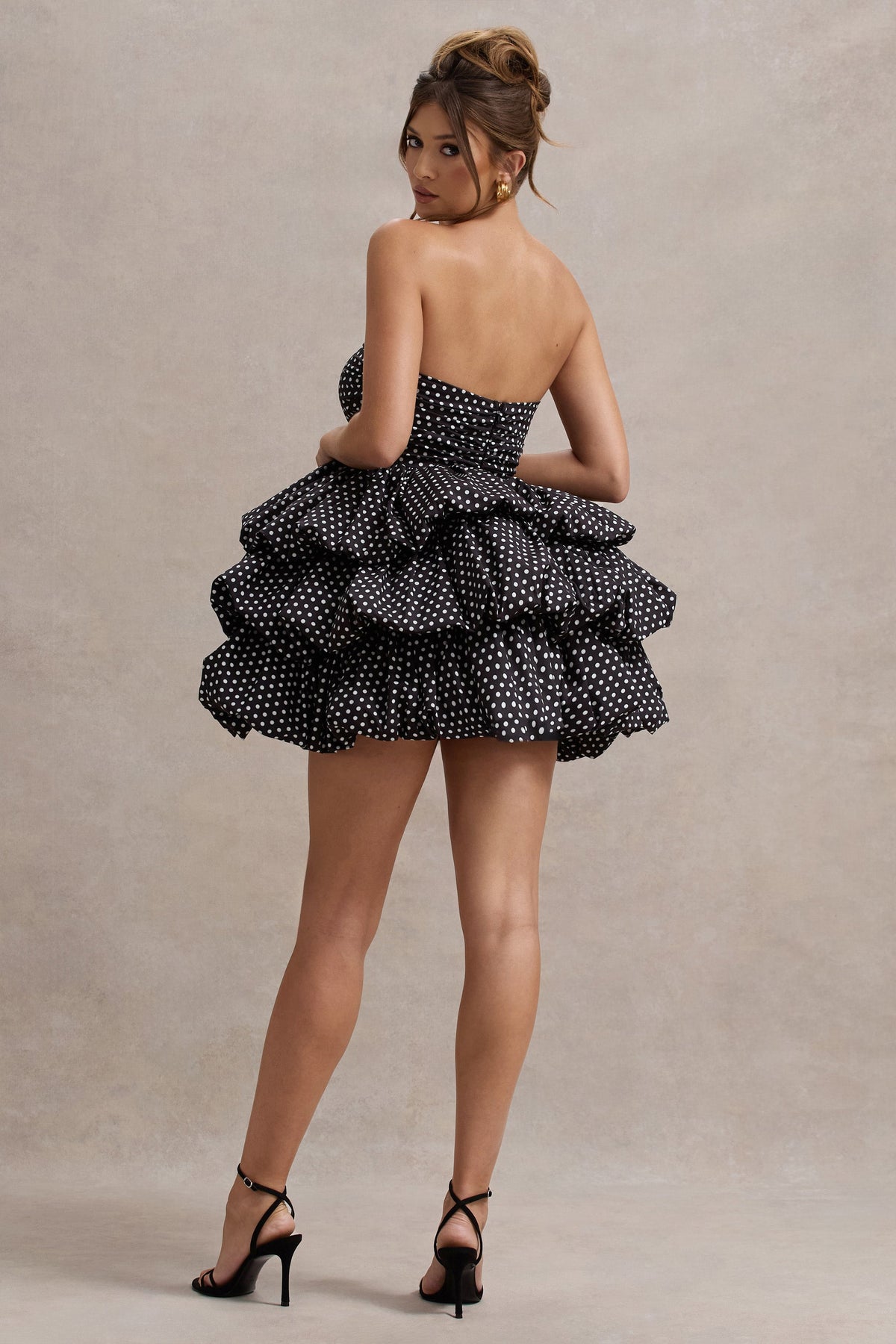 Pepper | Mini-robe noire à pois sans bretelles avec volants
