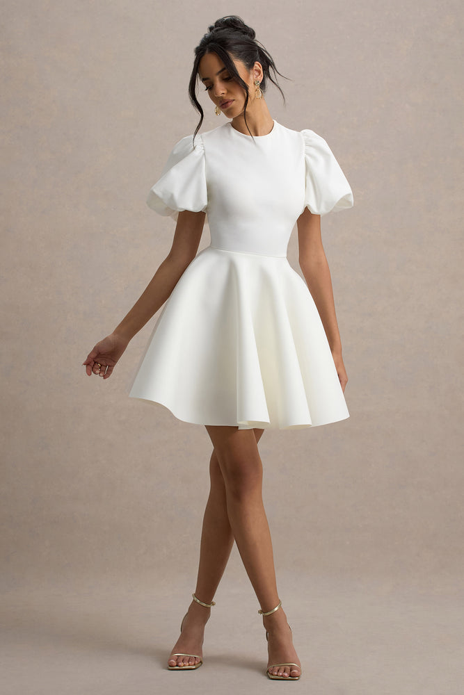 Emelia – Robe Skater Blanche à Manches Bouffantes Robes de mariée courtes The Wedding Explorer Emelia – Robe Skater Blanche à Manches Bouffantes Robes de mariée courtes The Wedding Explorer