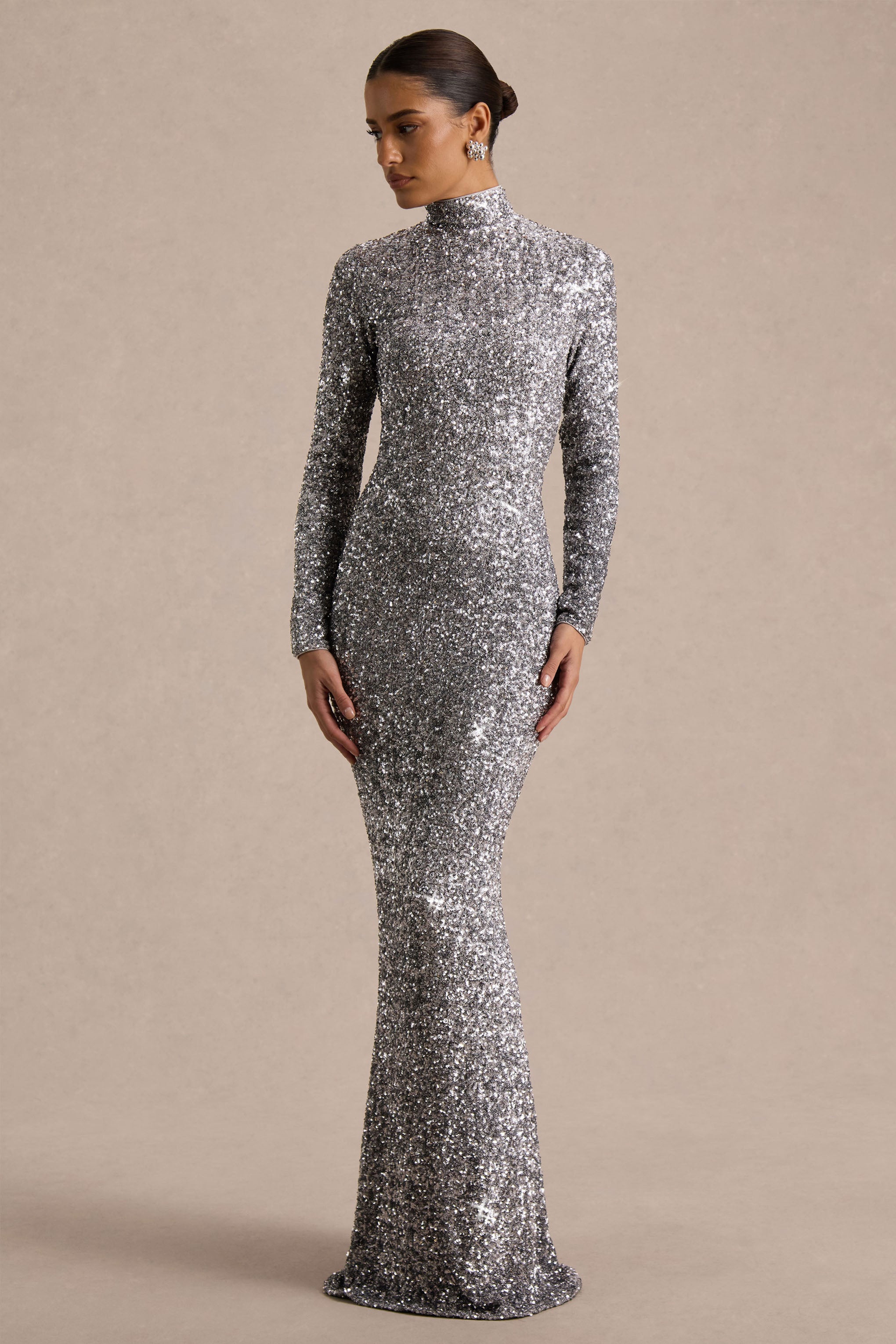 Galaxy | Robe longue en sequins argentés à col roulé et manches longue ...