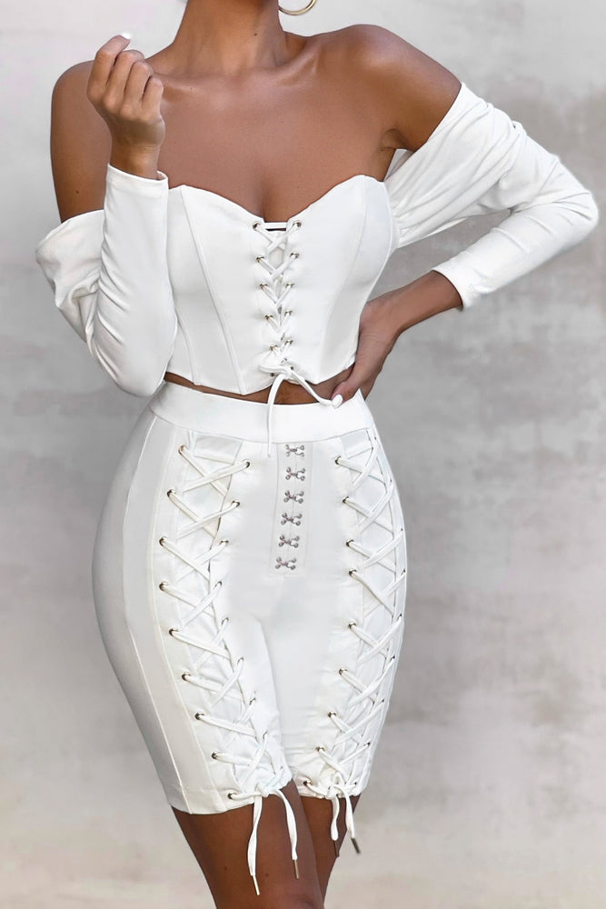 On Top Crop top corset blanc casse avec manches drapees a epaules de – Club  L London - FR