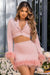 Tempting | Blazer court rose avec bordure en plumes sur les poignets des manches
